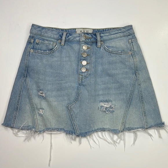 WE THE FREE Distressed Jena Denim Skirt Light Wash Button Fly Mini Skirt Sz 26 - Picture 2 of 7